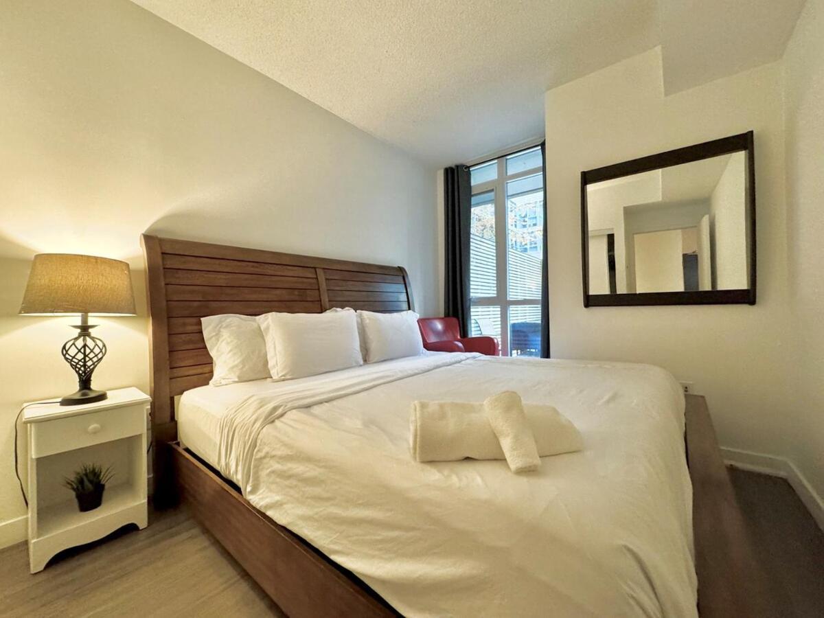 Kingbed & Bunkbed & Terrace Apartment Toronto Exterior photo